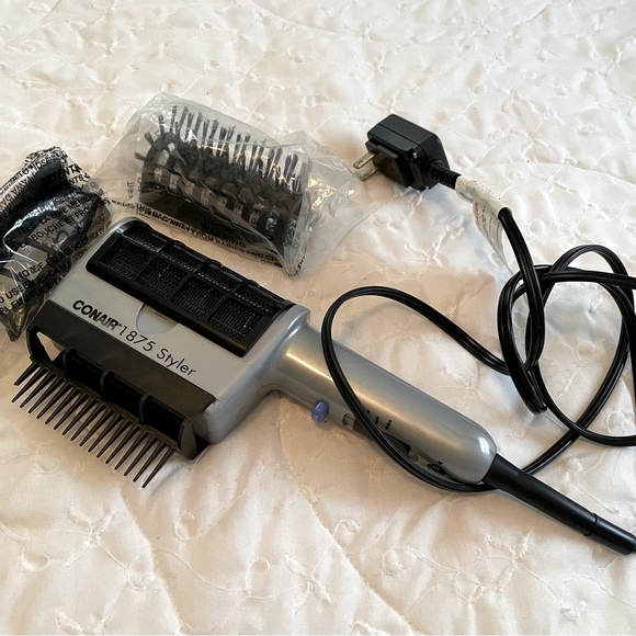 Conair 1875 Styler Blow Dryer with 3 attachments - Picture 2 of 5